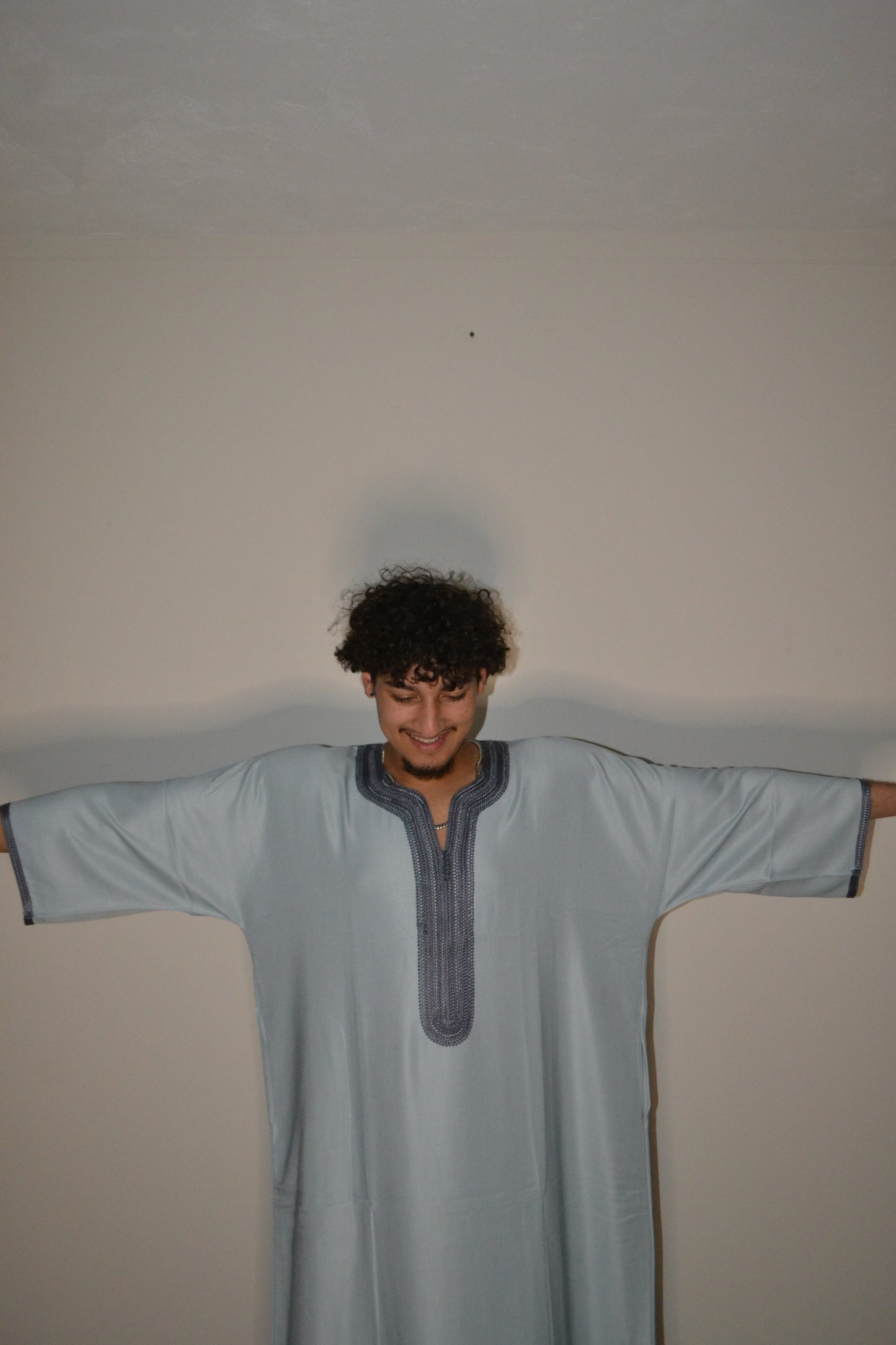 The Amine Thobe - Minimal Line