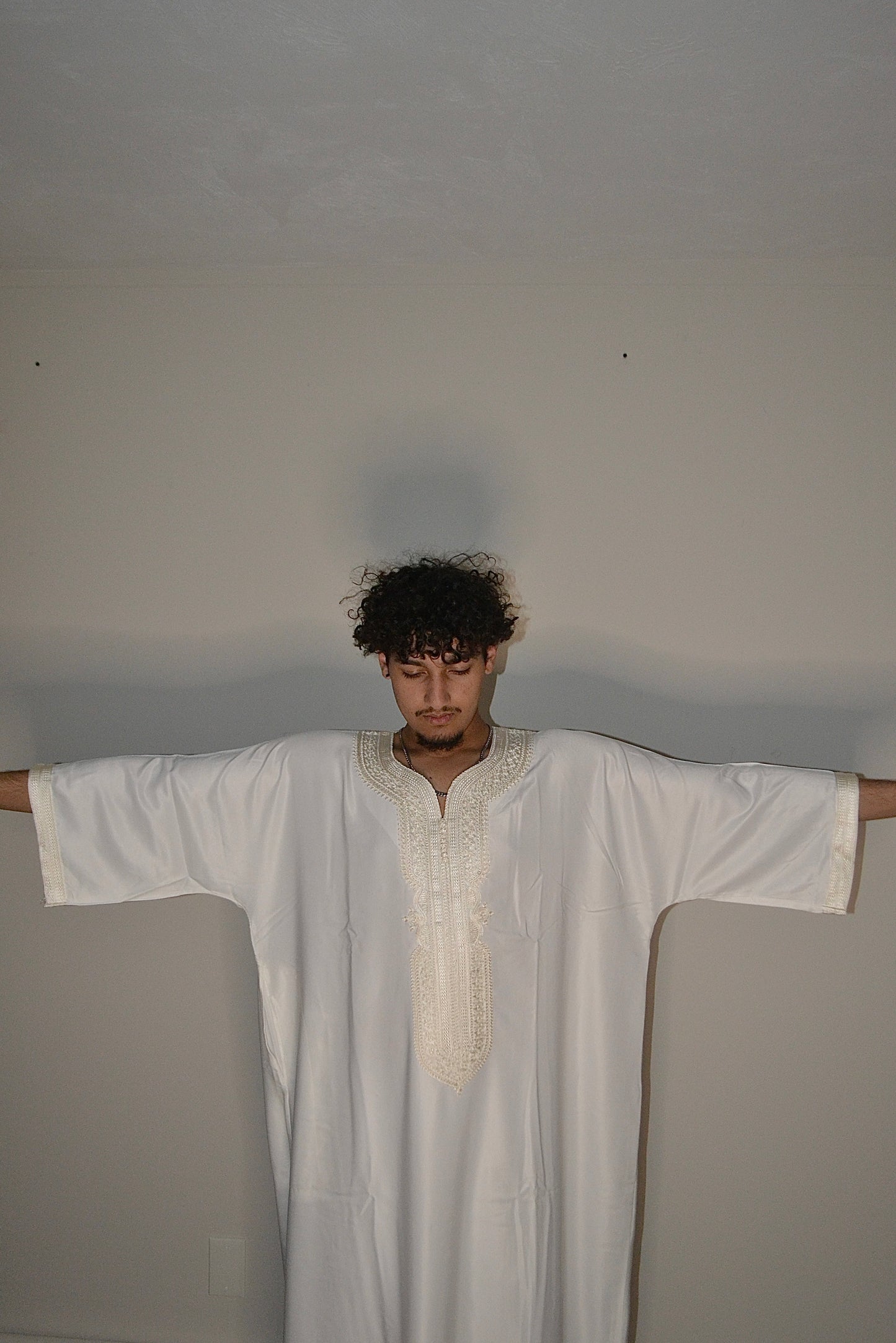 The Amine Thobe - Minimal Line
